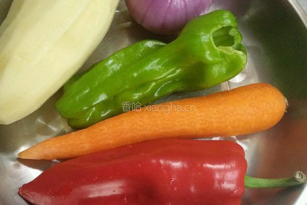 土豆烧牛肉拌面的做法图解1