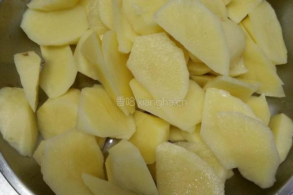 土豆烧牛肉拌面的做法图解3