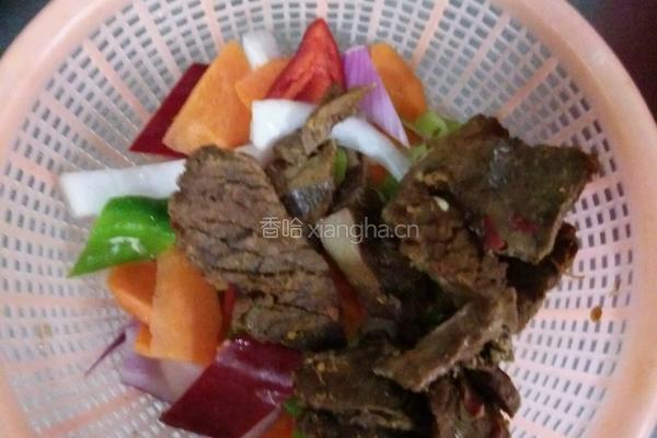 土豆烧牛肉拌面的做法图解6