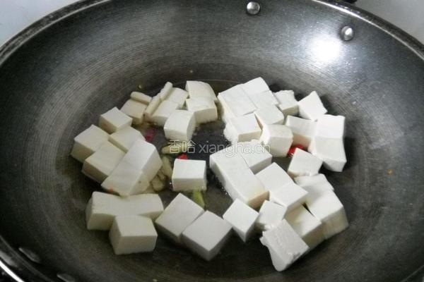大肠炖豆腐的做法图解3