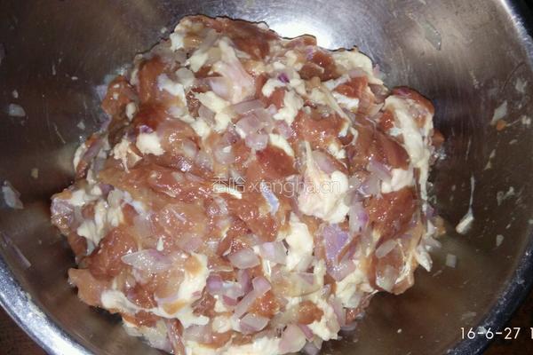  烤羊肉串的做法图解1