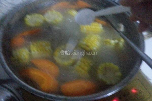 马蹄玉米红萝卜大骨汤的做法图解6