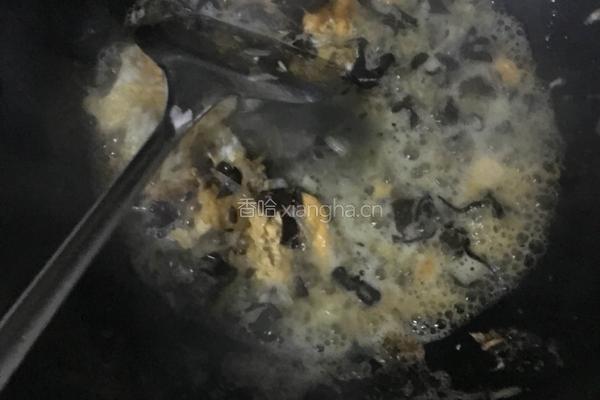 鸡蛋木耳黄瓜炒饭的做法图解4