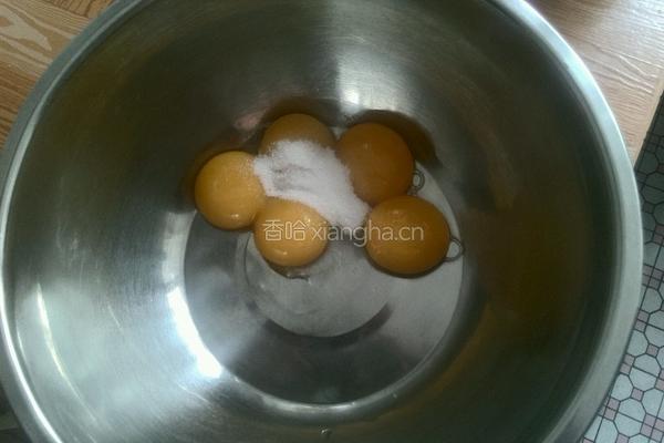 蔓越莓中空戚风的做法图解3