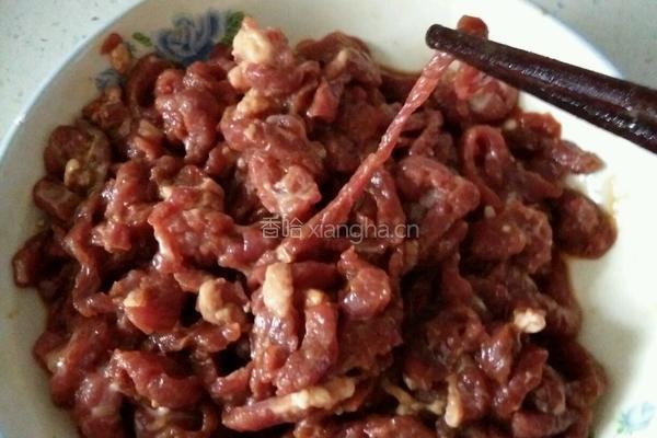 酸辣子炒牛肉的做法图解1