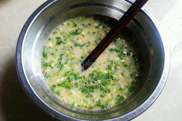 葱花玉米面蛋饼的做法图解4