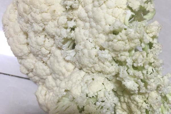 花菜炒肉片的做法图解1