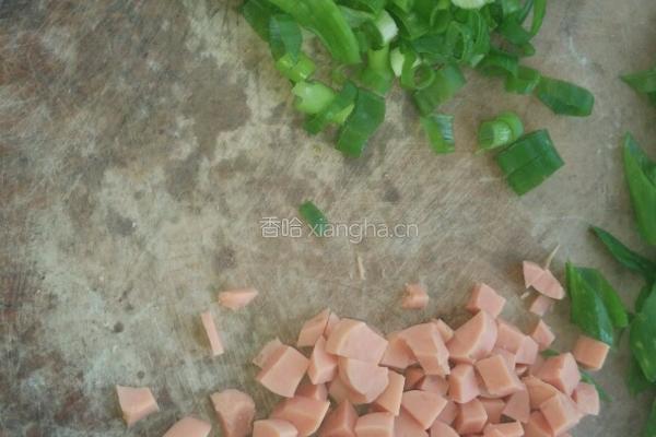 酱油炒饭的做法图解1