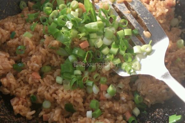 酱油炒饭的做法图解4