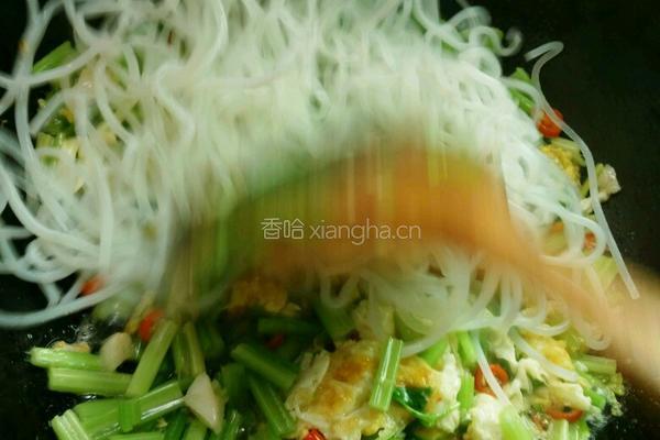 芹菜鸡蛋炒粉的做法图解7