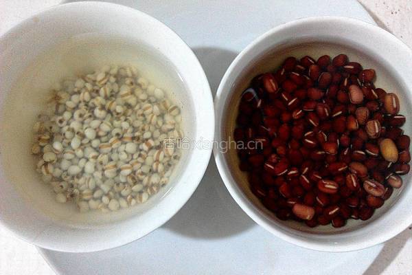 红豆薏米桂圆汤的做法图解1