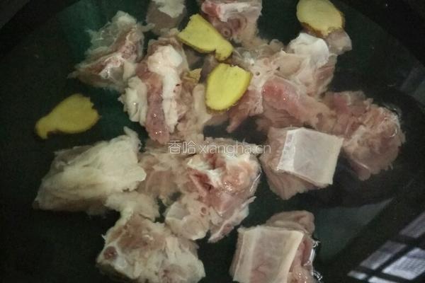 土豆焖排骨的做法图解2