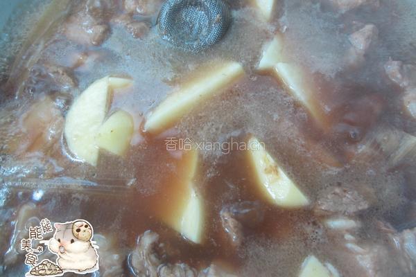 红烧肉炖土豆的做法图解17