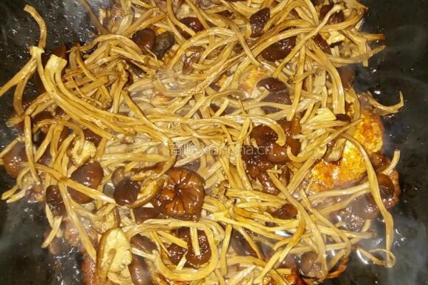 红烧大排茶树菇的做法图解3