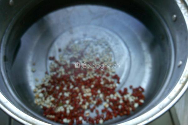 红豆薏米汤的做法图解2