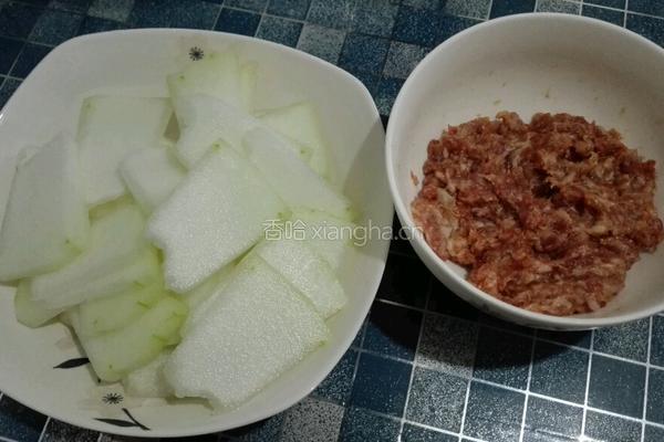 肉丸子冬瓜汤的做法图解1