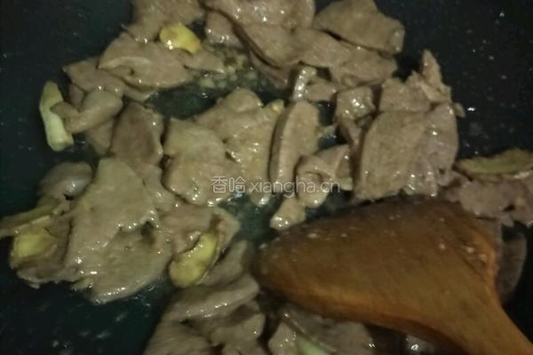 蒜苗红椒炒猪肝的做法图解5