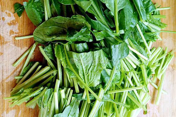 菠菜炒鸡蛋的做法图解1