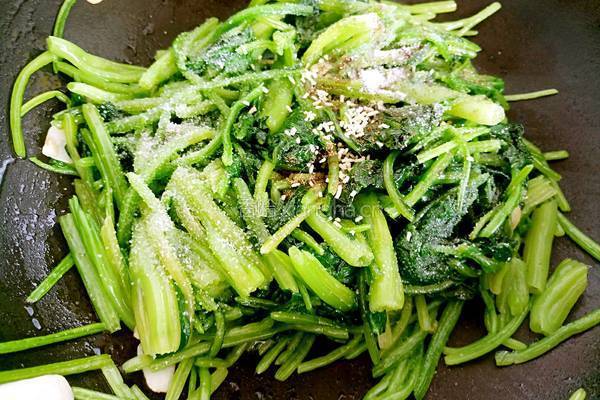 菠菜炒鸡蛋的做法图解8