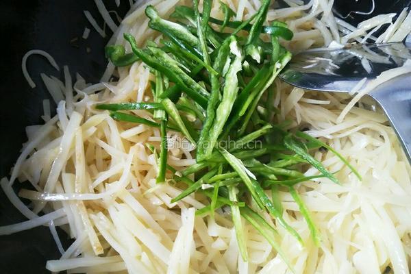 青椒土豆丝的做法图解6