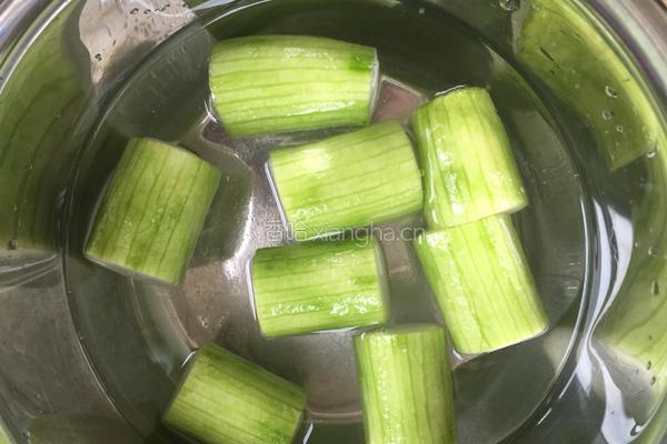 蒜蓉粉丝丝瓜酿的做法图解2