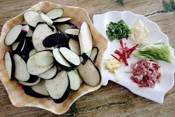 肉丝茄片的做法图解2