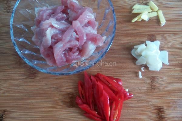 芹菜炒肉的做法图解2