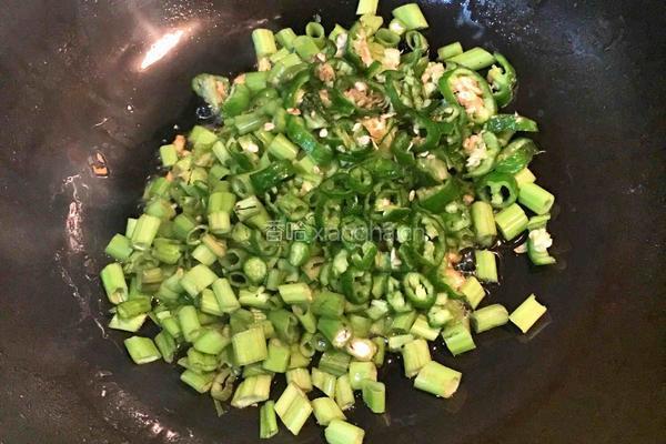 青椒豆豉炒空心菜梗的做法图解4