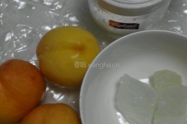 黄桃罐头的做法图解1