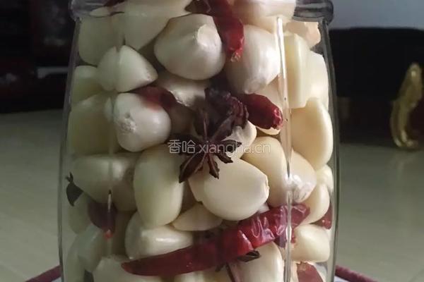 腌蒜瓣的做法图解2