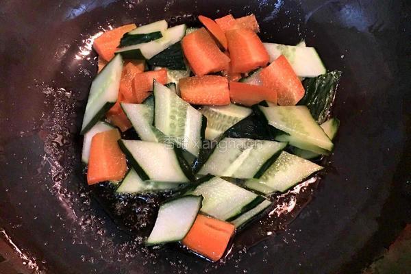 里脊肉炒黄瓜的做法图解5