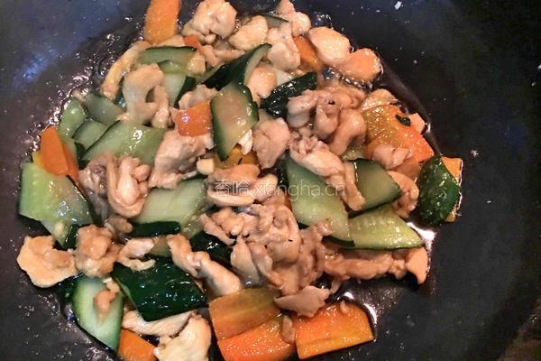 里脊肉炒黄瓜的做法图解8