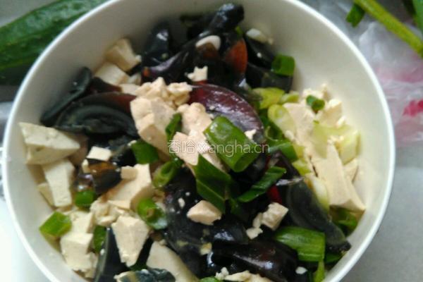 皮蛋拌豆腐的做法图解4