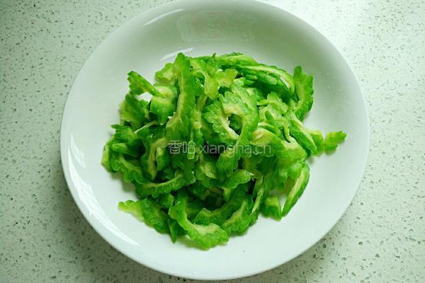 苦瓜炒鸡蛋的做法图解5