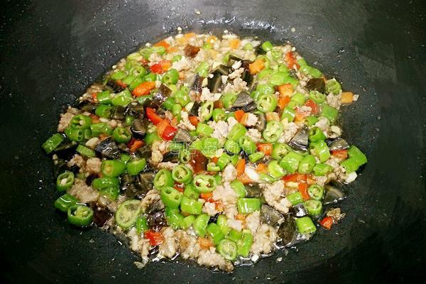 尖椒皮蛋炒肉末的做法图解5