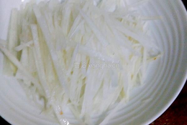 清脆白萝卜丝的做法图解3