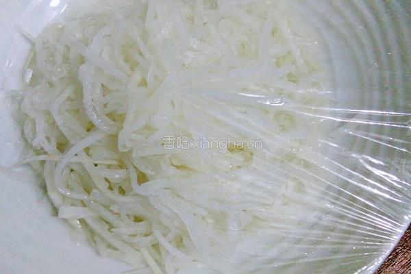 清脆白萝卜丝的做法图解5