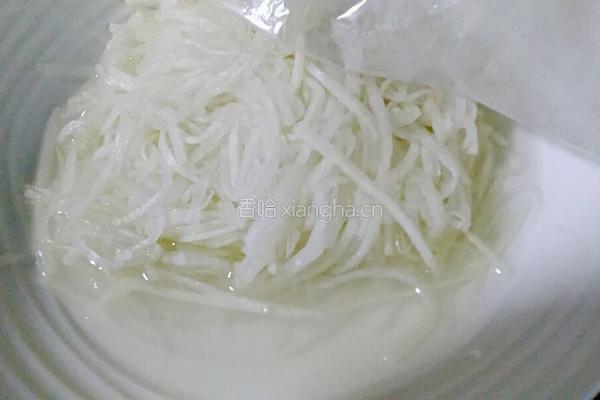 清脆白萝卜丝的做法图解10