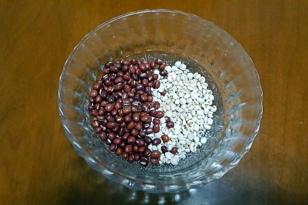 薏米红豆粥的做法图解1
