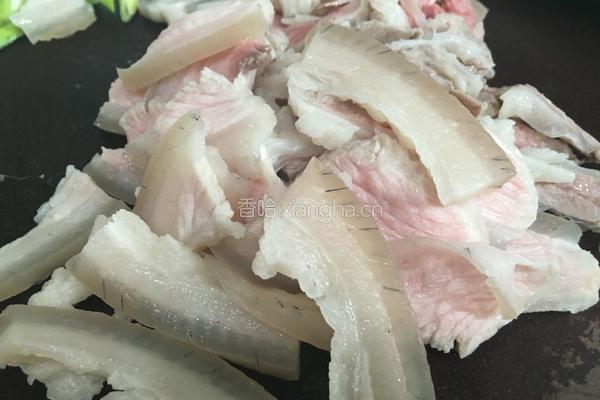 蒜苗回锅肉的做法图解2