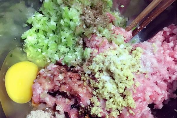 猪肉馄饨的做法图解3