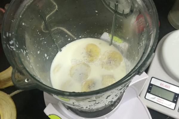 香蕉牛奶的做法图解3