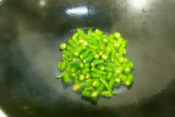 青椒炒面粉的做法图解3