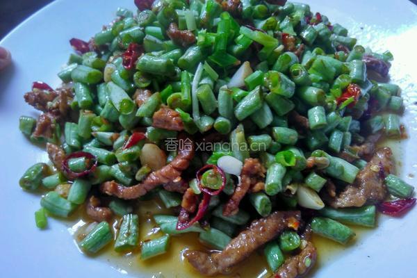 豆角丁炒肉的做法图解2
