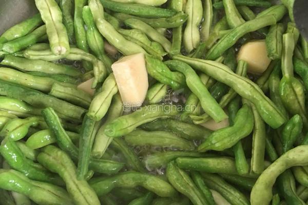 秘制酱豆角土豆的做法图解2