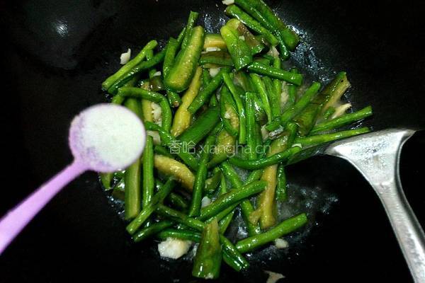绿茄子烧豆角的做法图解6