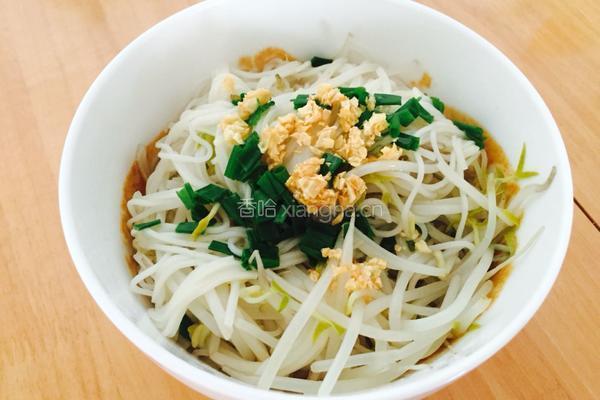 蒜香绿豆芽拌面的做法图解8
