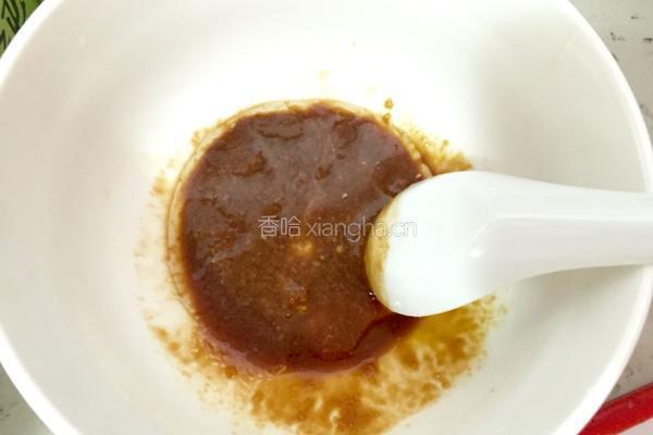 蒜香绿豆芽拌面的做法图解2