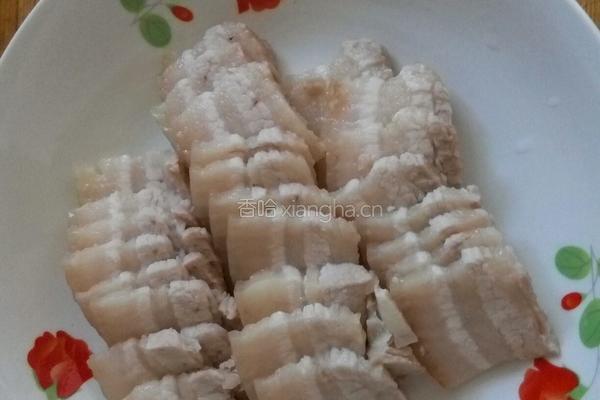 青椒炒回锅肉的做法图解3
