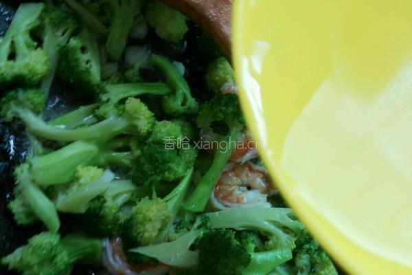 西兰花炒虾仁的做法图解13